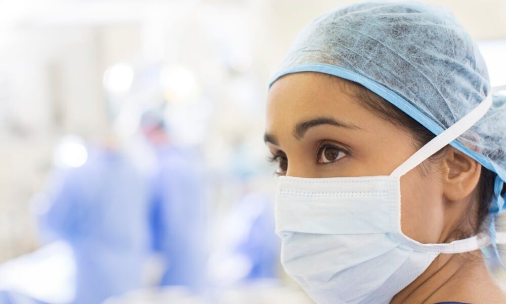 sestra sa maskom_sindikat zdravstva srbije