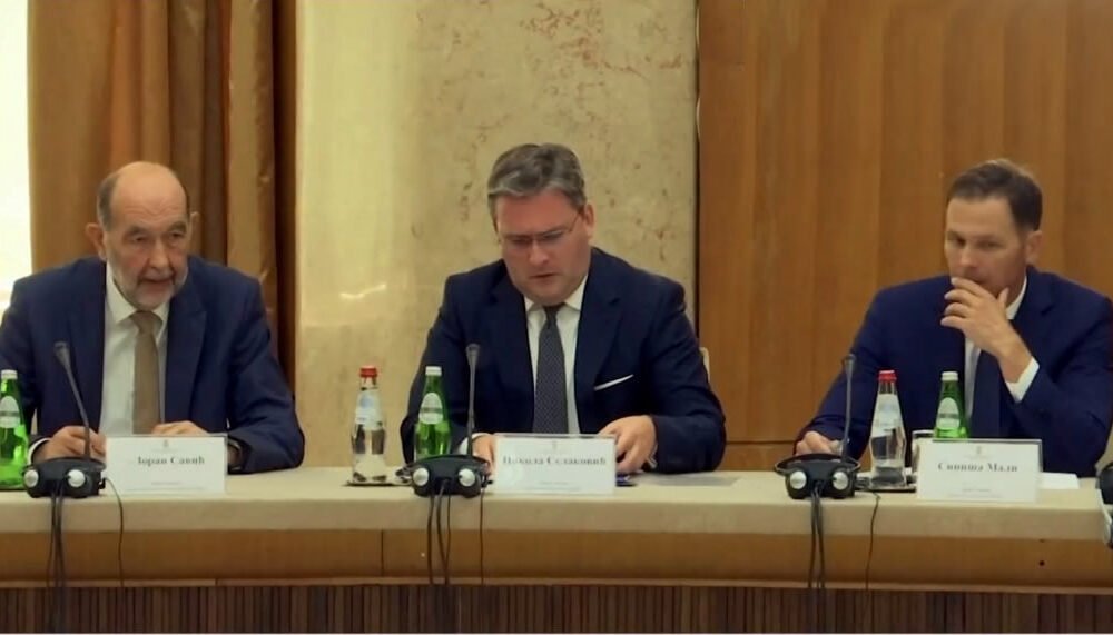 др Зоран Савић, министaр за рад Николa Селаковић, министар финансија Синиша Мали (седница Социјално-економског савета)